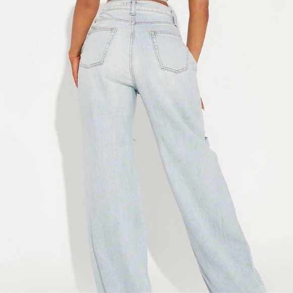 Fashion nova wide leg light ripped jean - Picture 2 of 7